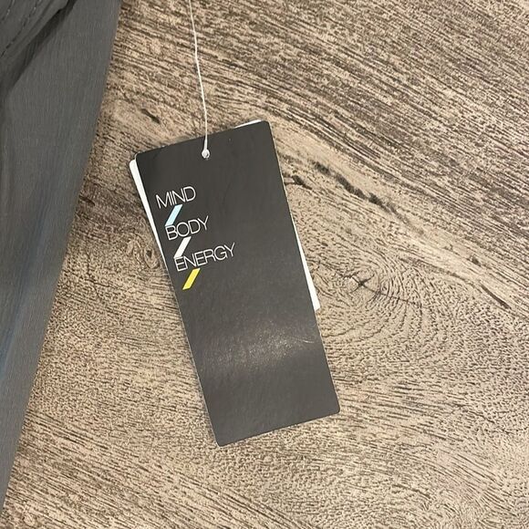 NWT Zella short sleeve shirt Grey Magnet size medium - Picture 6 of 11